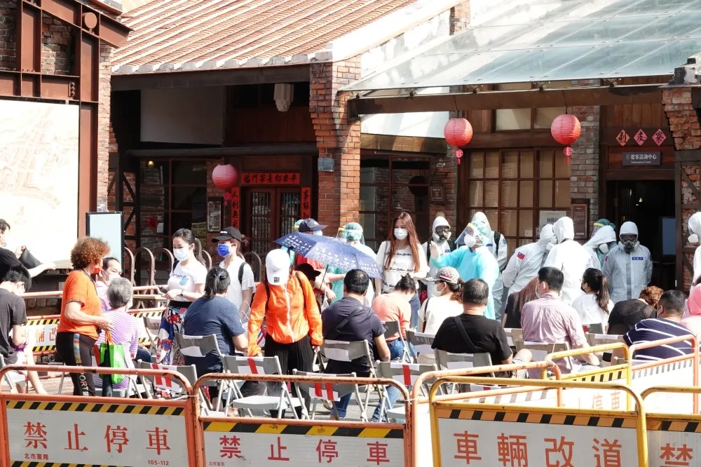 【萬華暴增43例】快篩站已採千人仍爆滿　柯文哲：16日增為5站