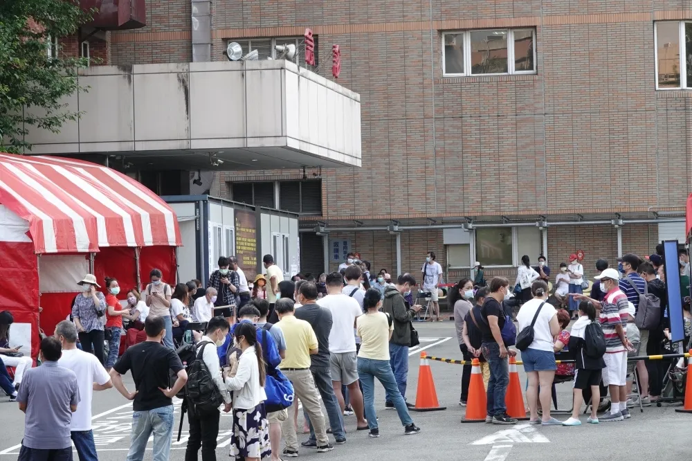 【解隔離新制】憂負壓病房hold不住！　指揮中心擬將輕症者送集中檢疫