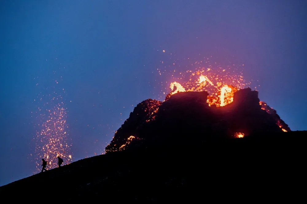 沉睡近900年冰島火山突甦醒　吸引大批國際攝影師朝聖