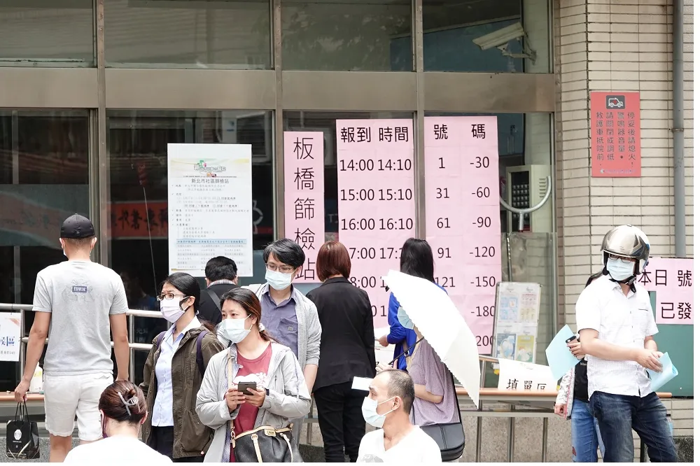 【雙北6醫院淪陷】僅亞東醫院爆9人「院內感染」　醫護一採全陰性