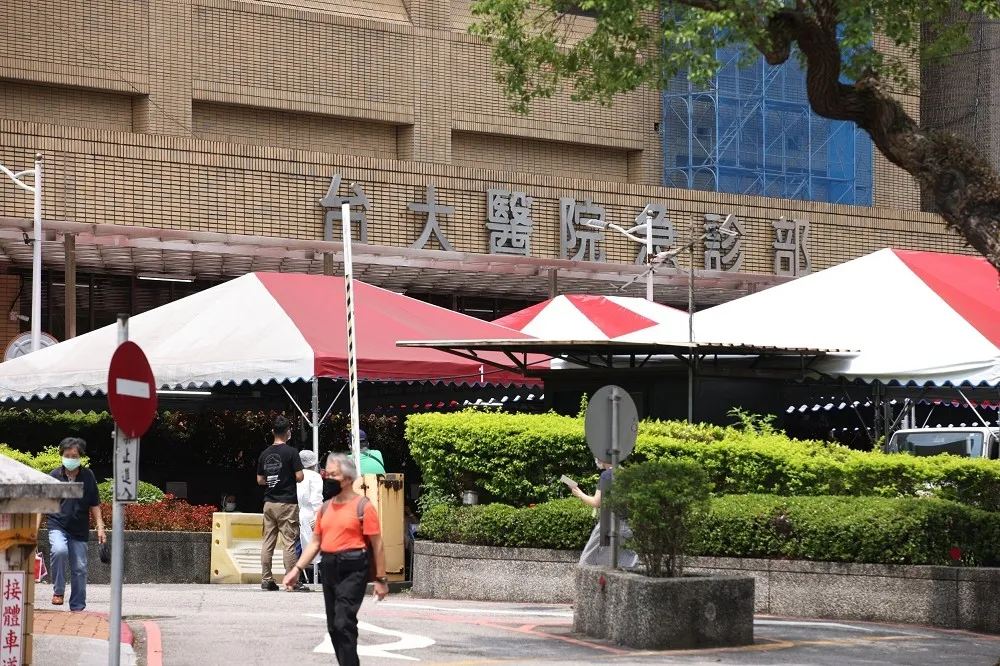 【快訊】台大醫院職員10人確診　即刻進行全院員工普篩