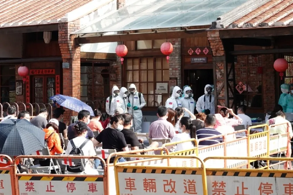 篩28人就有5中鏢！　剝皮寮篩檢醫師示警：要有升四級準備