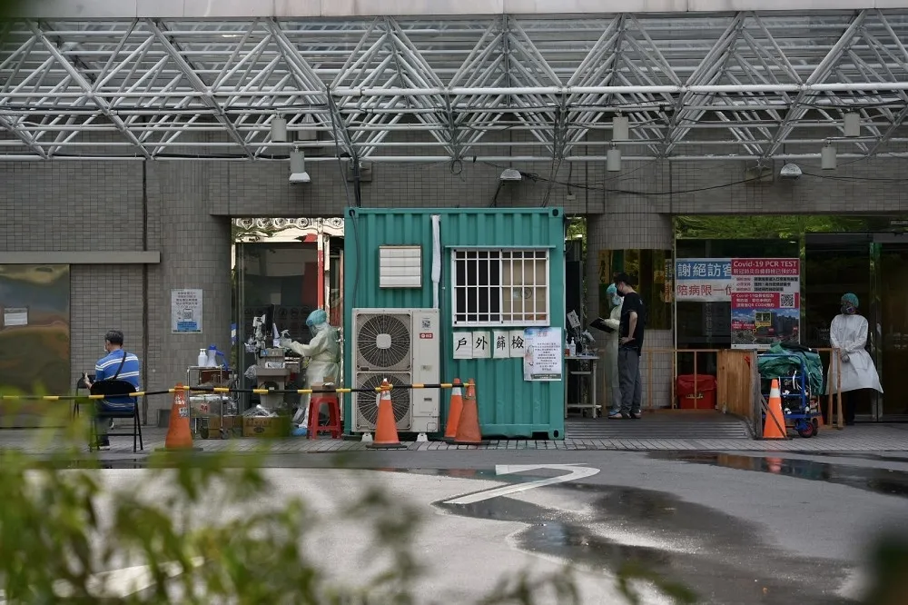 【院內感染風暴】亞東醫院再3人陽性　「病患及家屬、看護、護理人員全都中」累計14例