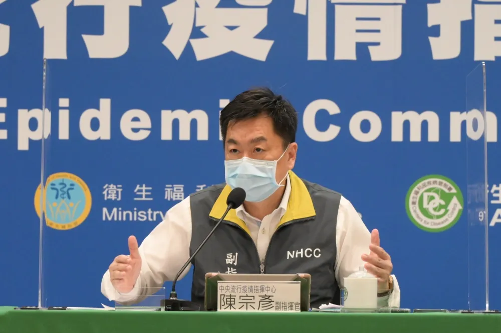 【防疫不同調】開車戴口罩、在外吃喝怎麼「辦」　指揮中心：全台統一罰則