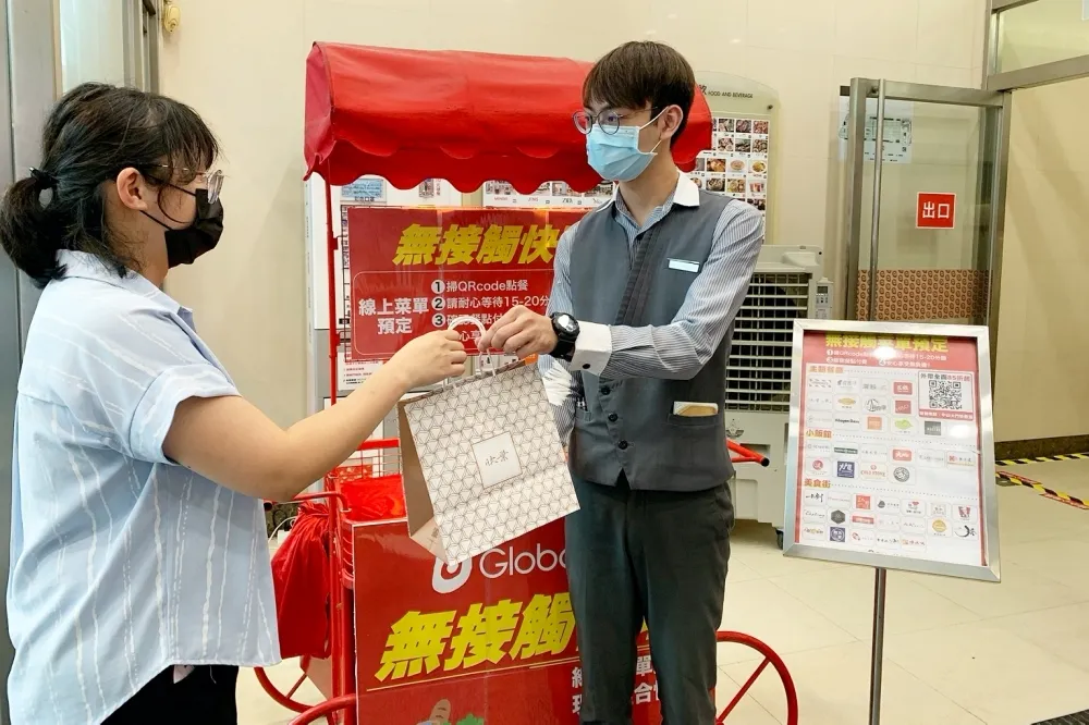 買一送一等外帶優惠總整理！環球購物中心零售區暫停營業　主打餐飲外帶外送、超市服務、線上購物