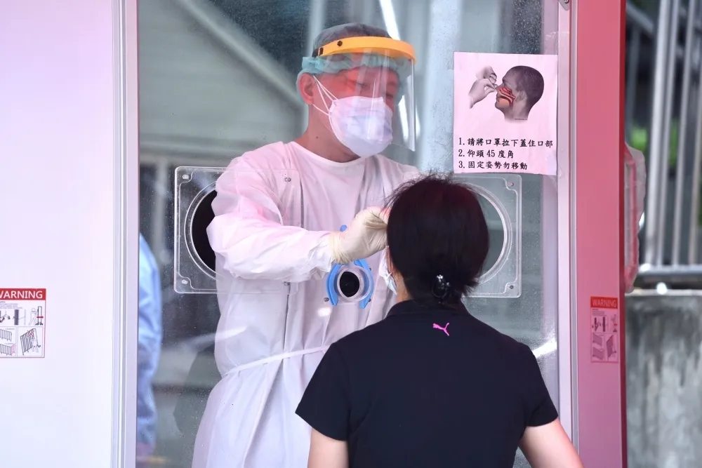 【陽性率略降】新北4熱區防疫中心「移防」 　土城納高風險熱點區