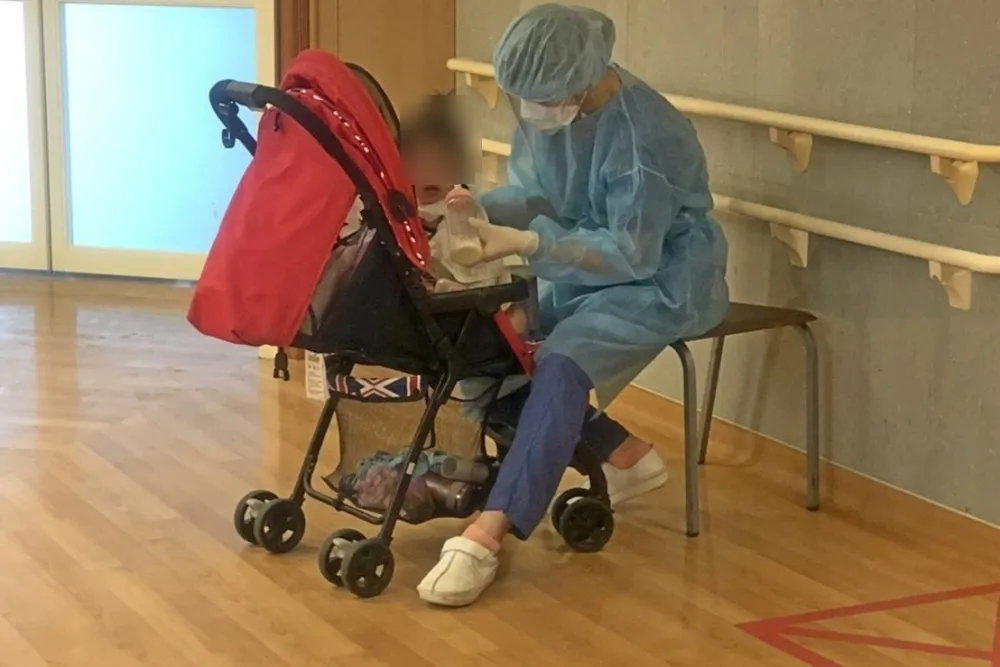 外婆「快樂缺氧」插管　護理師幫1歲女嬰餵奶網友噴淚