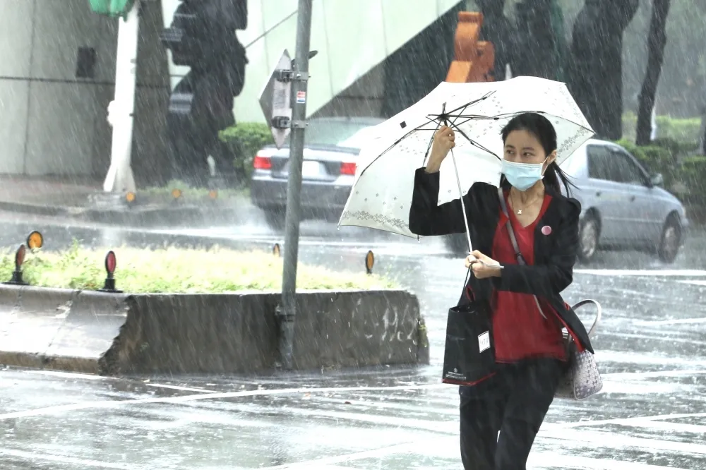梅雨要掰了！　吳德榮：5日鋒面夾帶雷擊+大雨襲台