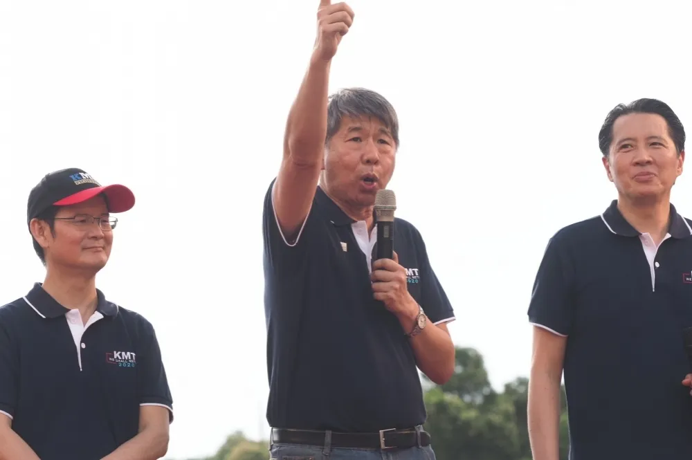 【民間購捐疫苗】陳時中讚郭台銘資料齊　張亞中「只來一張紙」