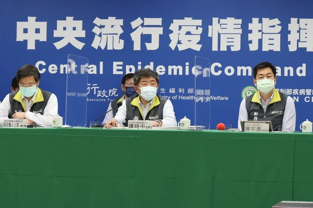 【快訊】疫情再竄燒！本土再飆372例、校正177例　12人染疫亡
