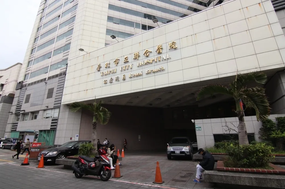 【光腳搭捷運】仁愛醫院確診「通緝犯」抓到了！　落跑萬華被逮
