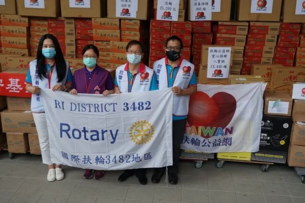  窩宅防疫送愛心  3482地區扶輪公益網捐助寒士齊防疫