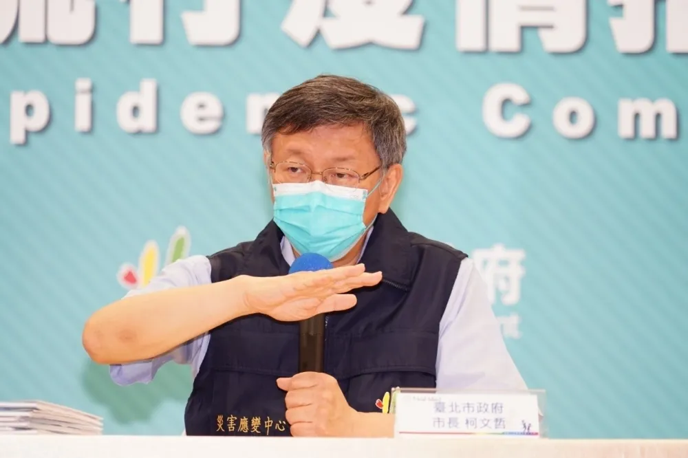 【打疫苗恐群聚】急需線上預約系統！　柯文哲拜託唐鳳連夜趕工