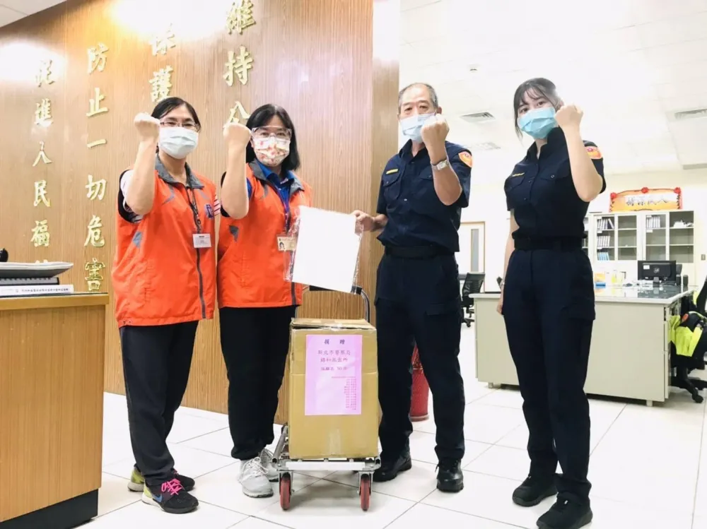 相挺醫護抗疫 北區國稅局中和稽徵所發起「防疫在前線 傳愛到雙和」社會關懷活動