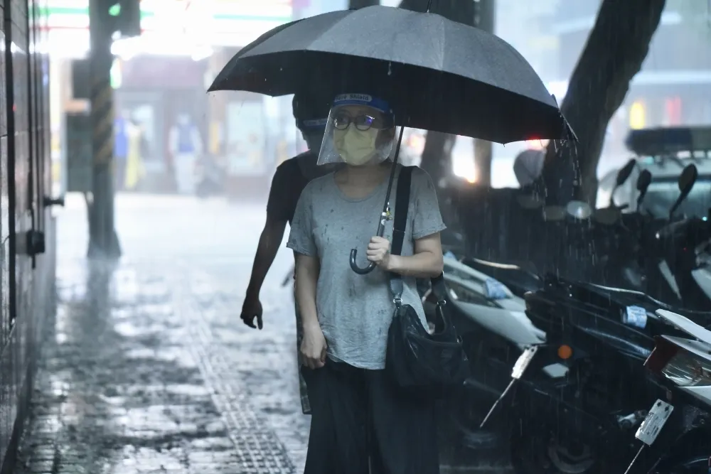 中南部9縣市豪大雨特報　 高屏預估雨量「紫爆」