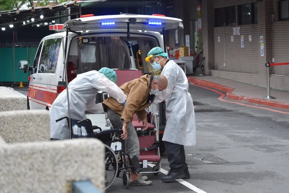 【260人病歿】高齡、慢性病確診居多　我新冠死亡率2.4%高於全球
