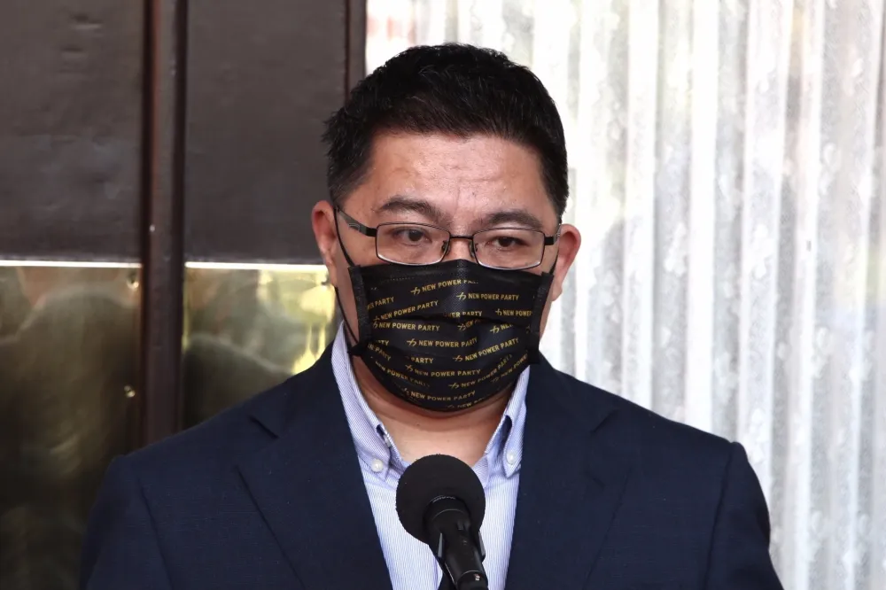 舉報端午南返確診可換獎金　邱顯智批 「徒增困擾與風險」