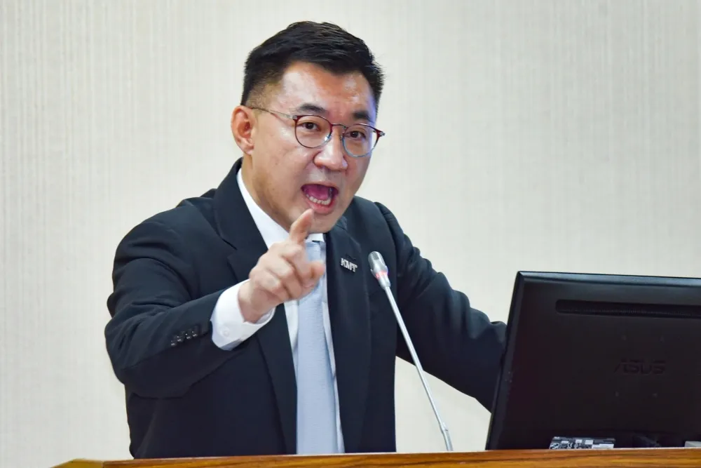 陳培哲質疑國產疫苗成效　江啟臣轟蔡：要賭多少人命，才願放過全民？
