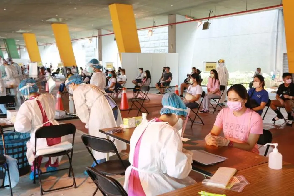 南科篩檢站今啟用           黃偉哲：擴大篩檢量能，兼顧移工及本國員工健康