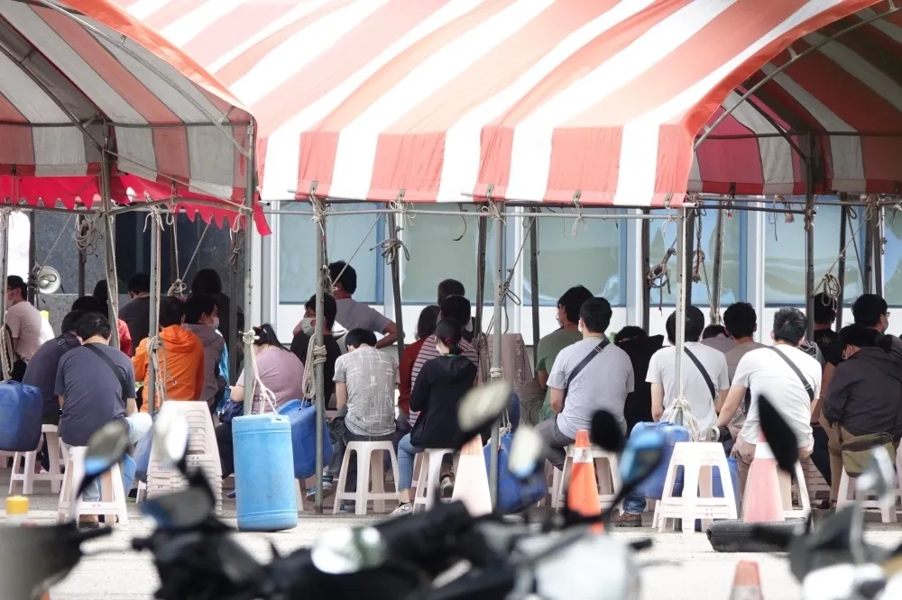 蔡明芳專欄：電子業員工染疫沒控制好　對台灣傷害會很大