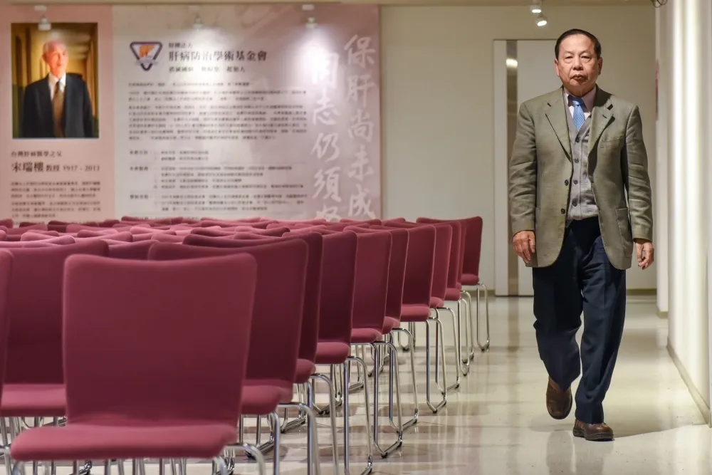好心肝診所特權打疫苗　負責人許金川訊後暫請回