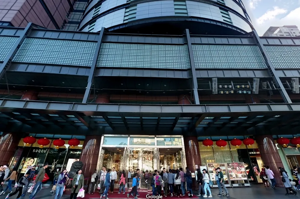 台中新光三越香奈兒櫃姐確診　市府勒令停業急設快篩站