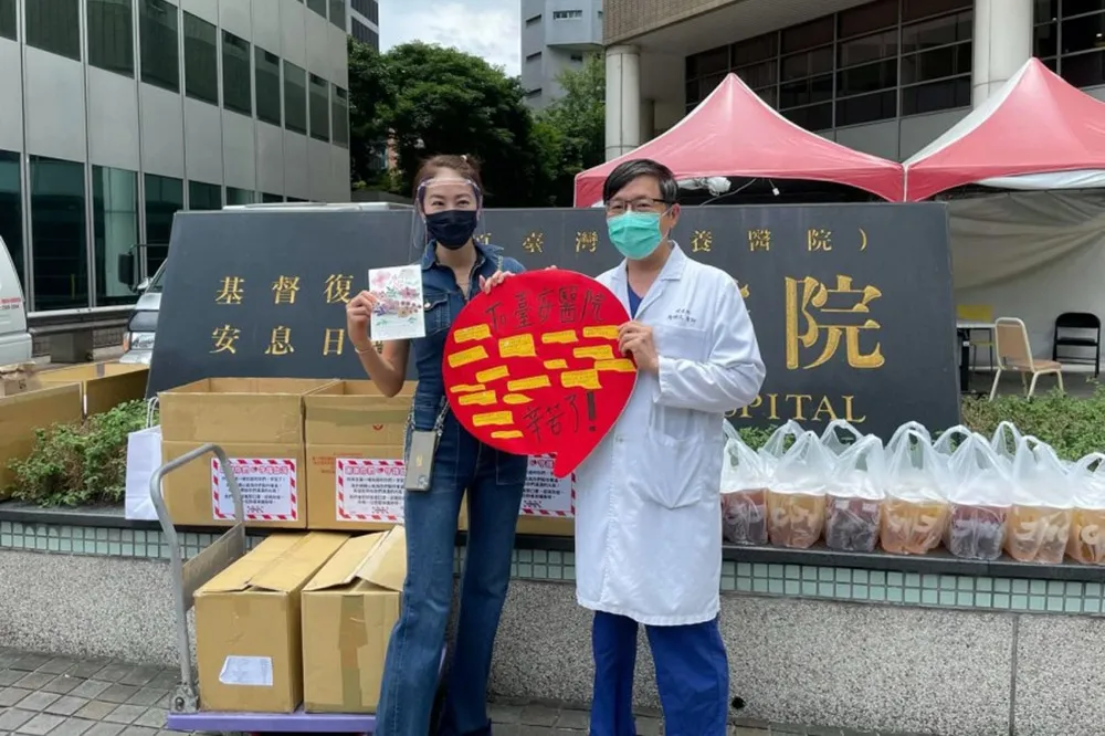 醫院短缺救命神器HFNC　賈永婕短短兩天募6800萬急送252台   