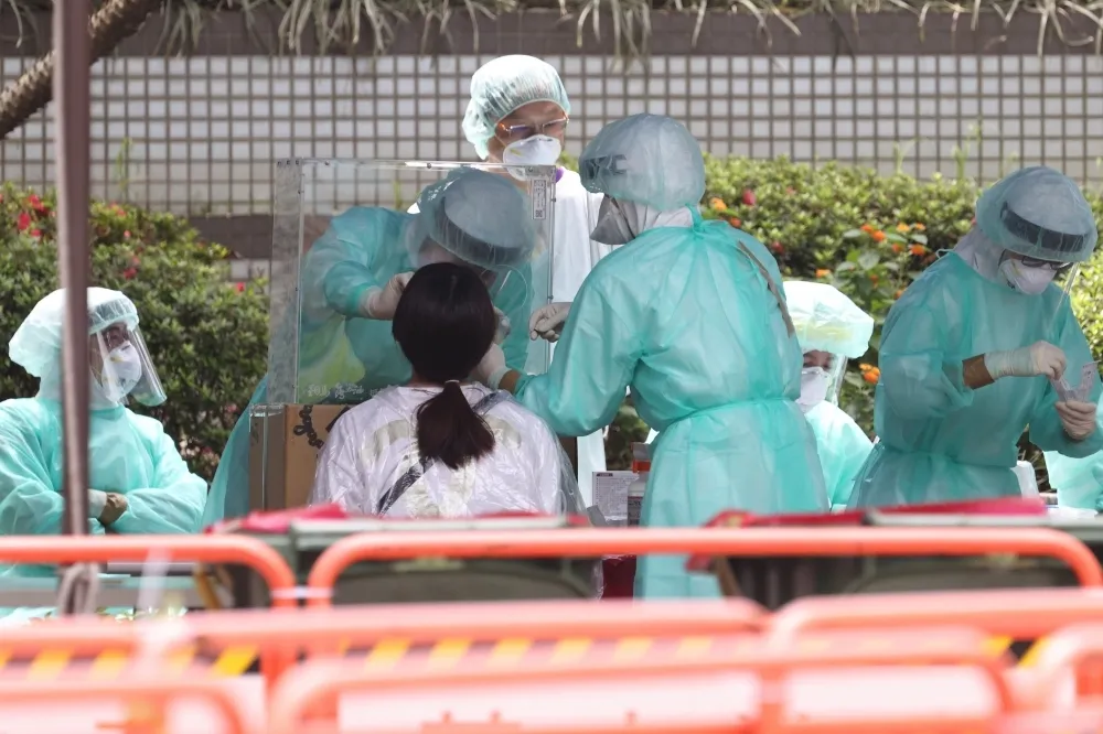 【快訊】本土+185例、添15死　陳時中：疫情有趨穩跡象