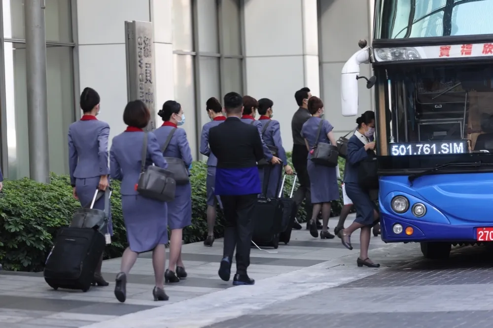 防破口！機組員檢疫加嚴　未打疫苗者採「7+7」下月啟動