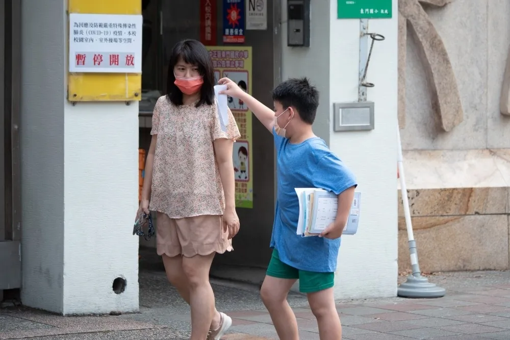孩童家庭防疫補貼上路首日　登記網站看這裡