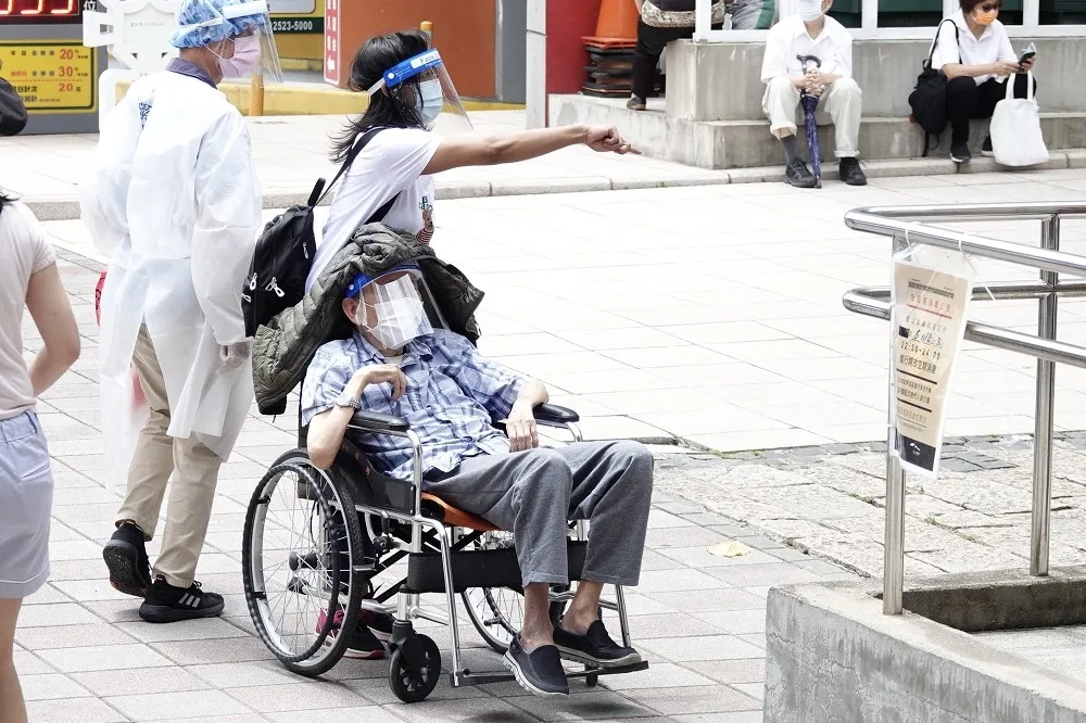 【本土+132】雙北降至百例以下！3例自秘魯印尼移入　52.8%確診解隔離