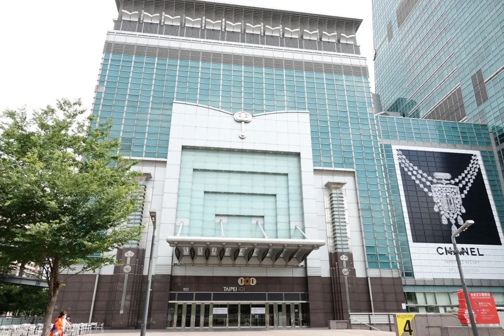 【快訊】台北101精品櫃姐染疫　下午2點停業緊急消毒