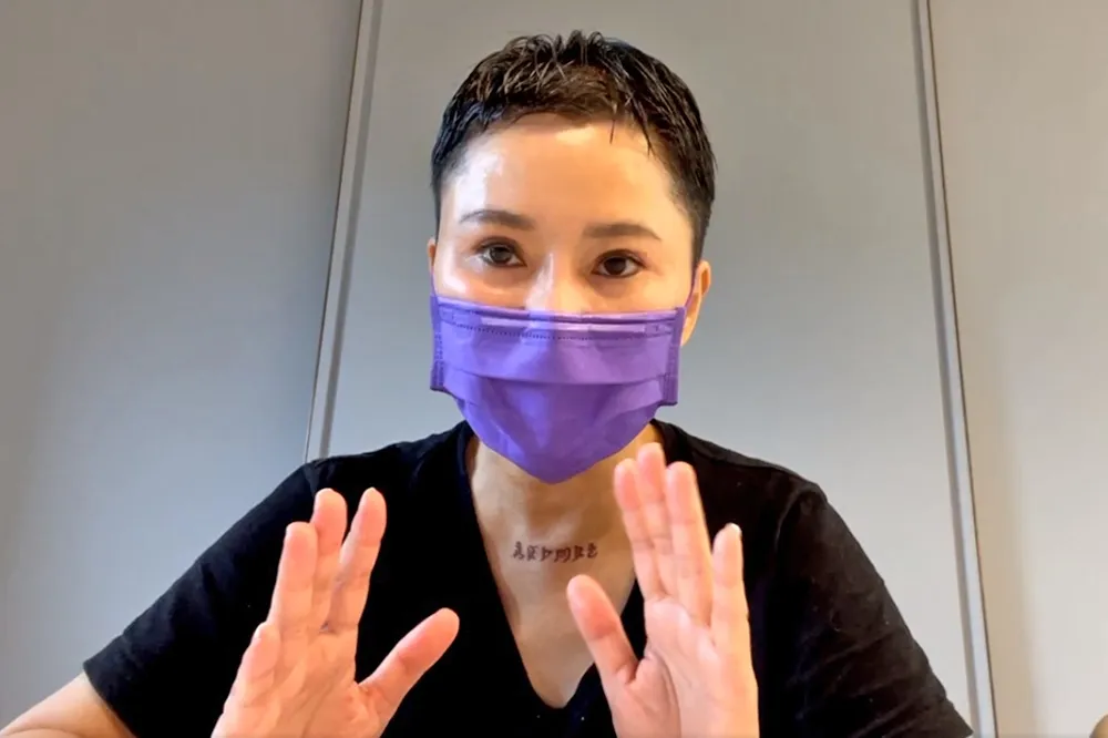 【罹患帕金森氏症】詹雅雯剪三分頭開直播：「就算能正常上廁所我都很感恩」