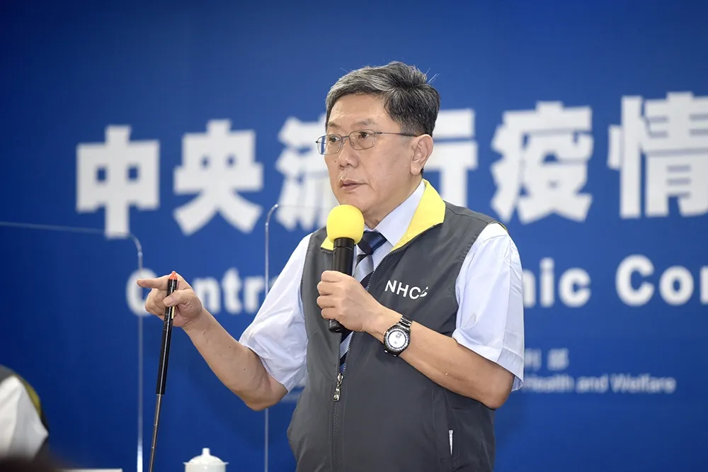 究竟該帶長輩打疫苗嗎？　台大權威醫：AZ沒有危險訊號