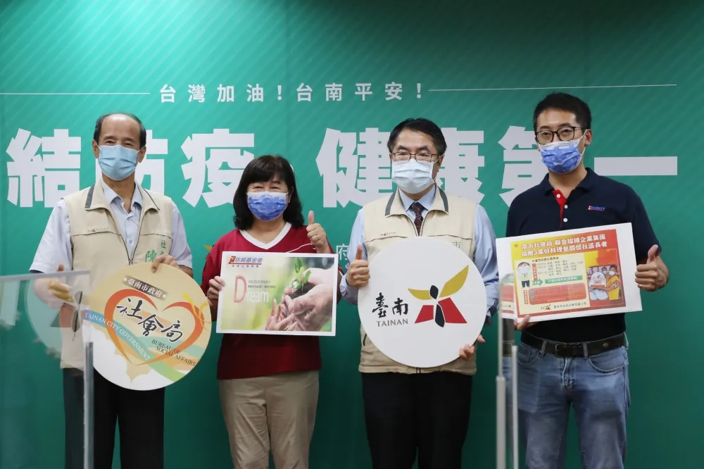 黃偉哲感謝璨揚企業捐贈3萬份料理包 173處社區照護暫停共餐 