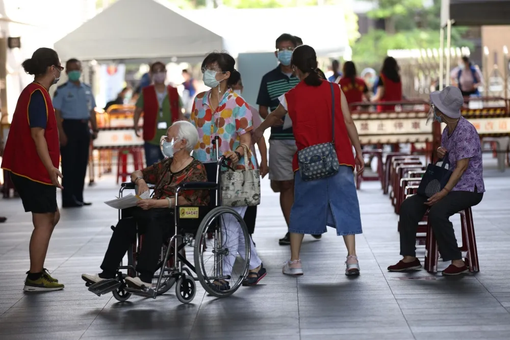 雙北猝死個案即起一律PCR採檢　指揮中心：確診數降須回歸疫調