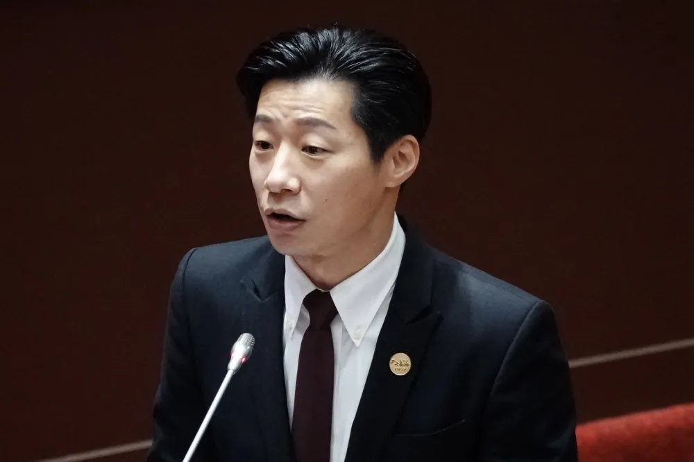 反對公開3+11會議紀錄遭網友罵爆　林昶佐嗆藍「搞表決帶風向」
