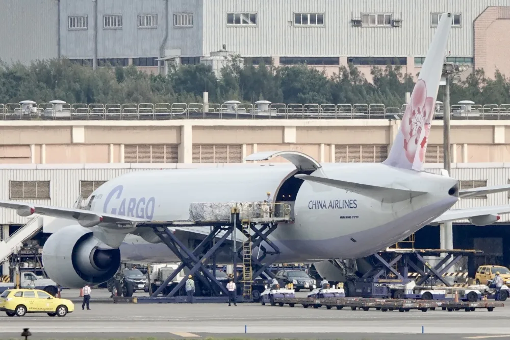 【快訊】美國「真朋友」贈250萬劑莫德納疫苗16:31抵台　陳時中親接機