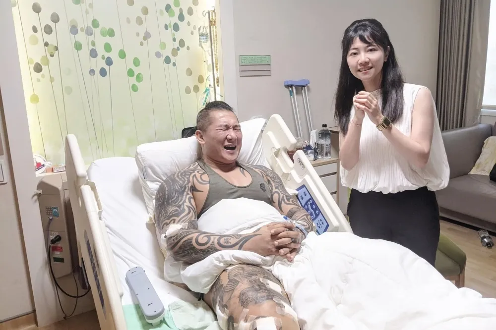 館長不捨高嘉瑜陷風暴　開直播送暖怒飆：罵她就是罵我！