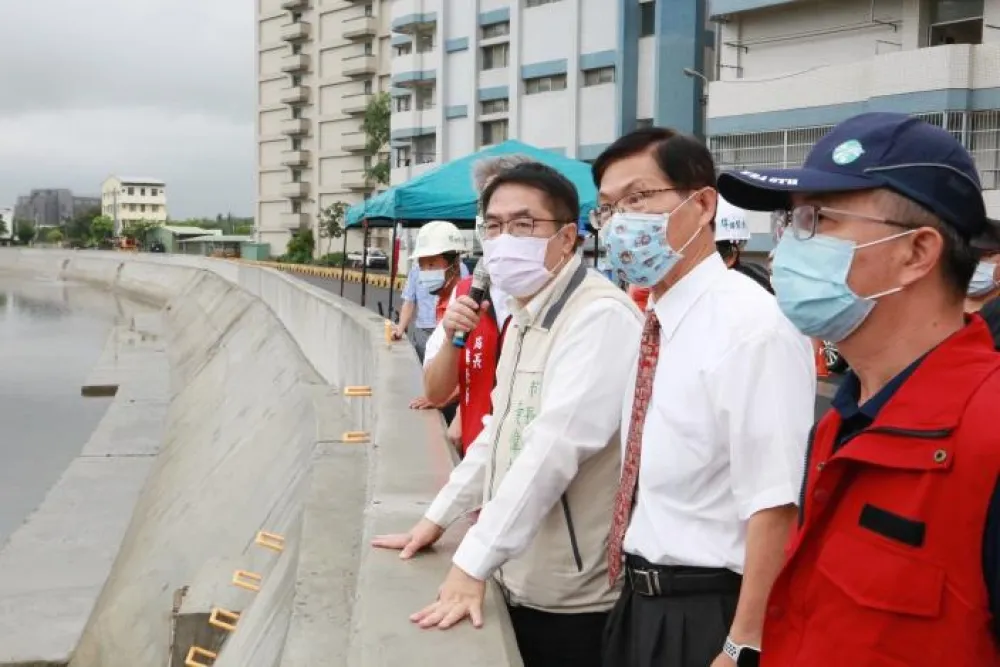 中華醫大通過豪大雨考驗   53年來首度不淹水 黃偉哲視察三爺溪防汛工程