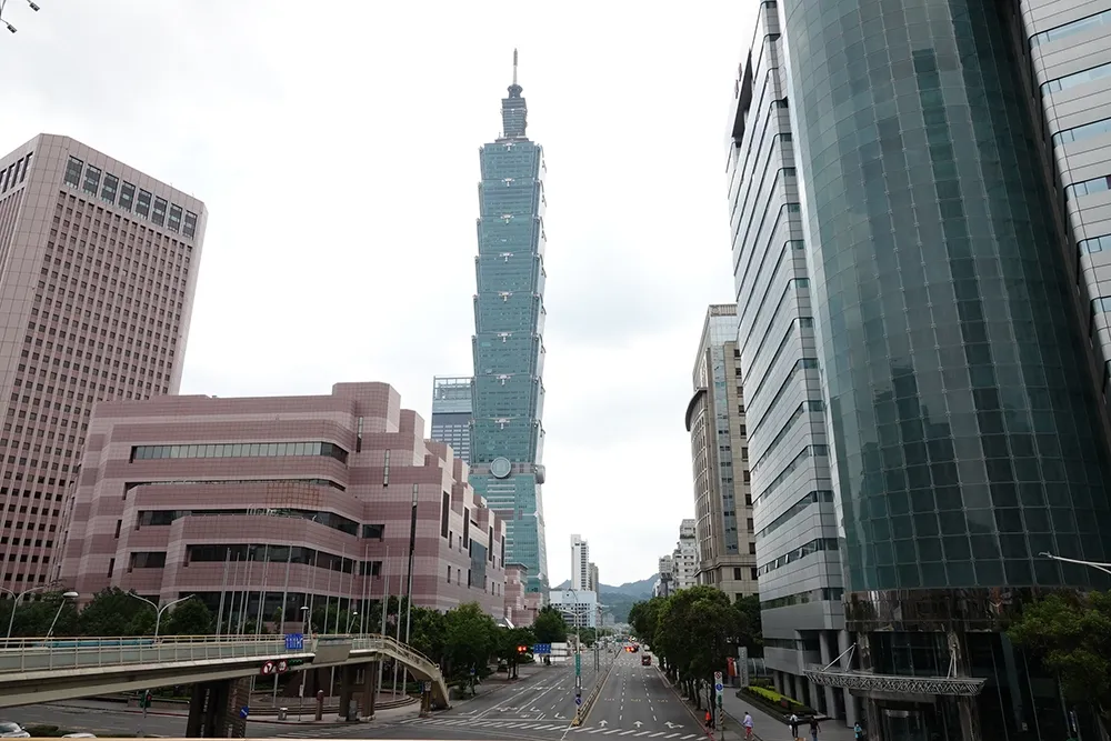 疫情漸趨緩也別放鬆　醫師估下波疫情高峰恐落在10月