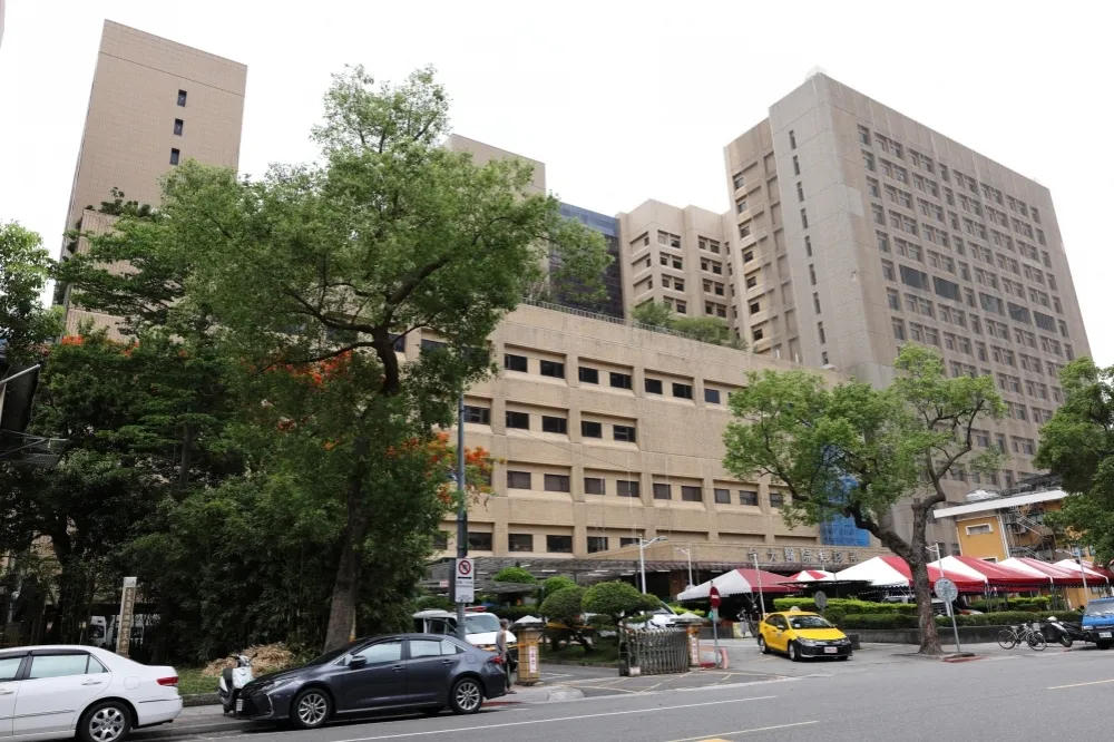 【快訊】台大醫院爆2醫護確診　急匡列48名同仁、病人及陪病者