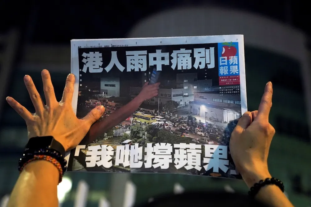 香港《蘋果日報》24日最後發行100萬份　12頁特刊「給港人告別書」走入歷史