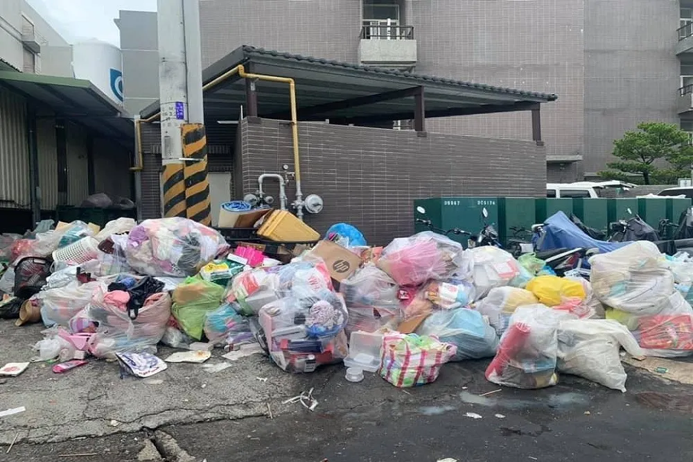 【苗栗群聚風暴】電子廠移工宿舍變垃圾山　議員傻眼：6人擠1房真能降載？
