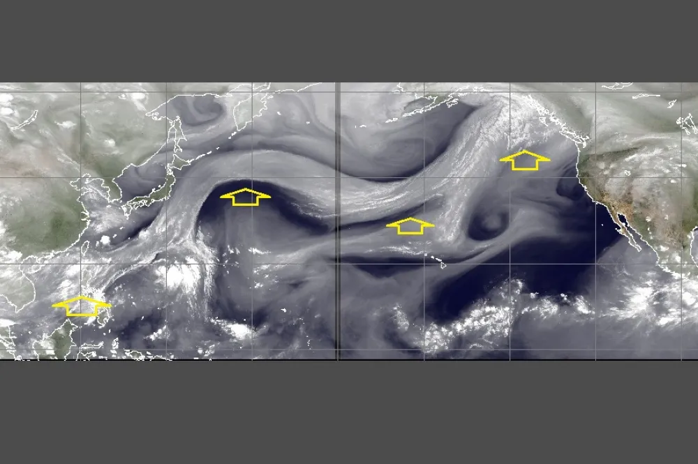 衛星圖驚見1萬公里「水氣帶」　中南部大雨下到月底