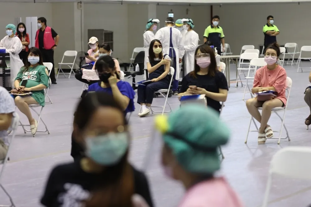 短短2小時預約登記逾600人　診所急喊卡：沒那麼多殘劑啦