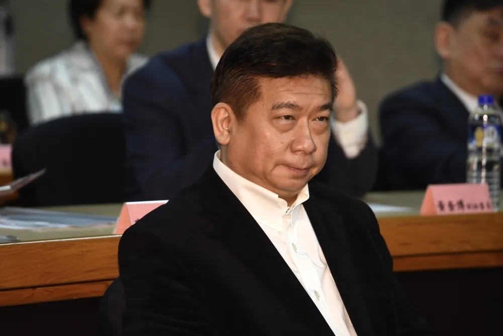 張顯耀特權打AZ疫苗遭罰1.5萬　陳時中：依法只能罰醫院