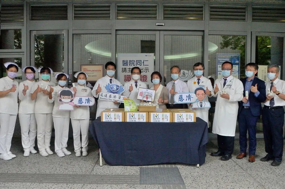 君達集團送暖醫護天使 攜手防疫 致贈千瓶「茶樹防護潔手凝膠」給花蓮在地醫院  