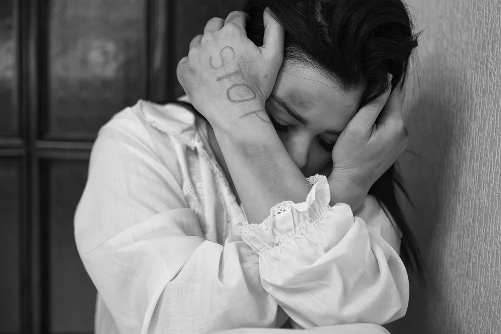 【亂倫悲劇】法國婦不堪長年被性虐　憂女兒遭殃持槍殺夫