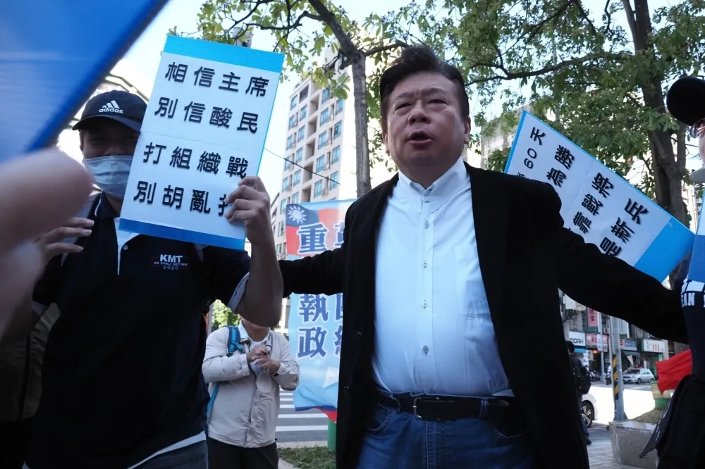 陳嘉宏專欄：滿地是槍　只有國民黨撿起來掃射自己